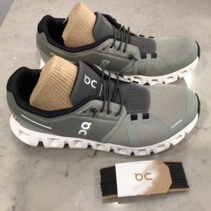 On Running On Cloud 5 Women’s Running Shoes Size 8 Regular Width